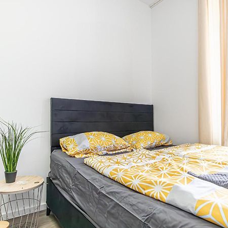 Near Schoenbrunn - Economy Rooms In Shared Apartment At Meidling Train Station Вена Экстерьер фото