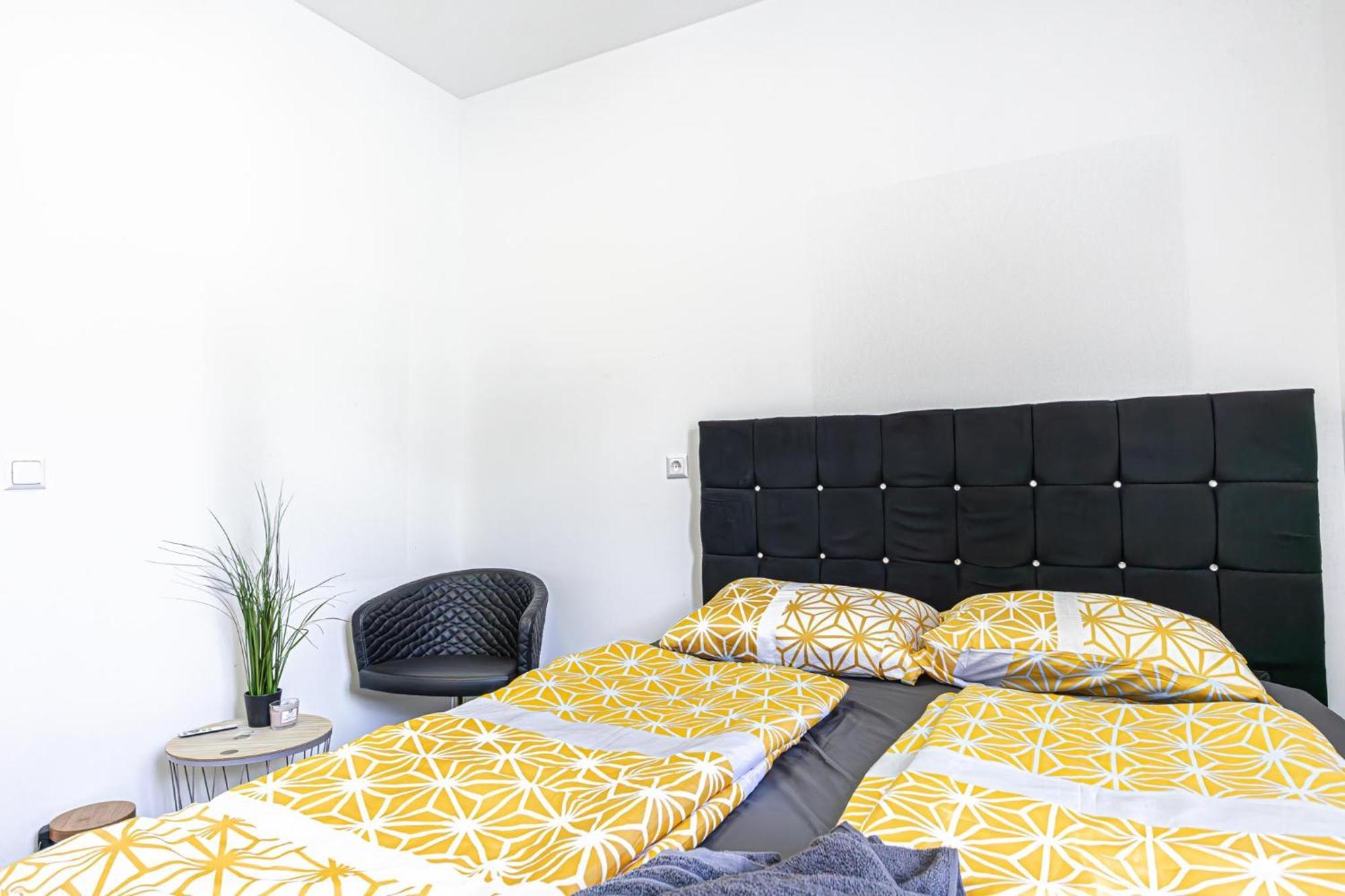 Near Schoenbrunn - Economy Rooms In Shared Apartment At Meidling Train Station Вена Экстерьер фото