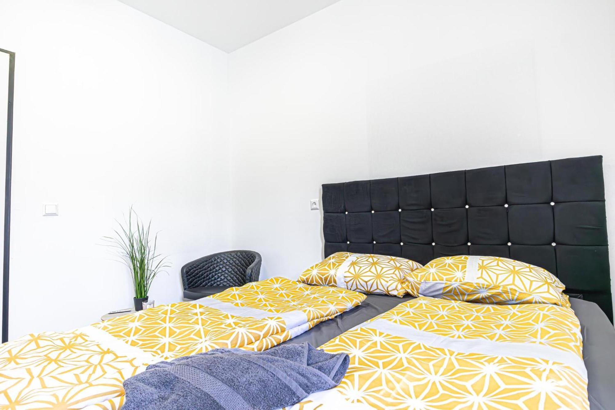 Near Schoenbrunn - Economy Rooms In Shared Apartment At Meidling Train Station Вена Экстерьер фото