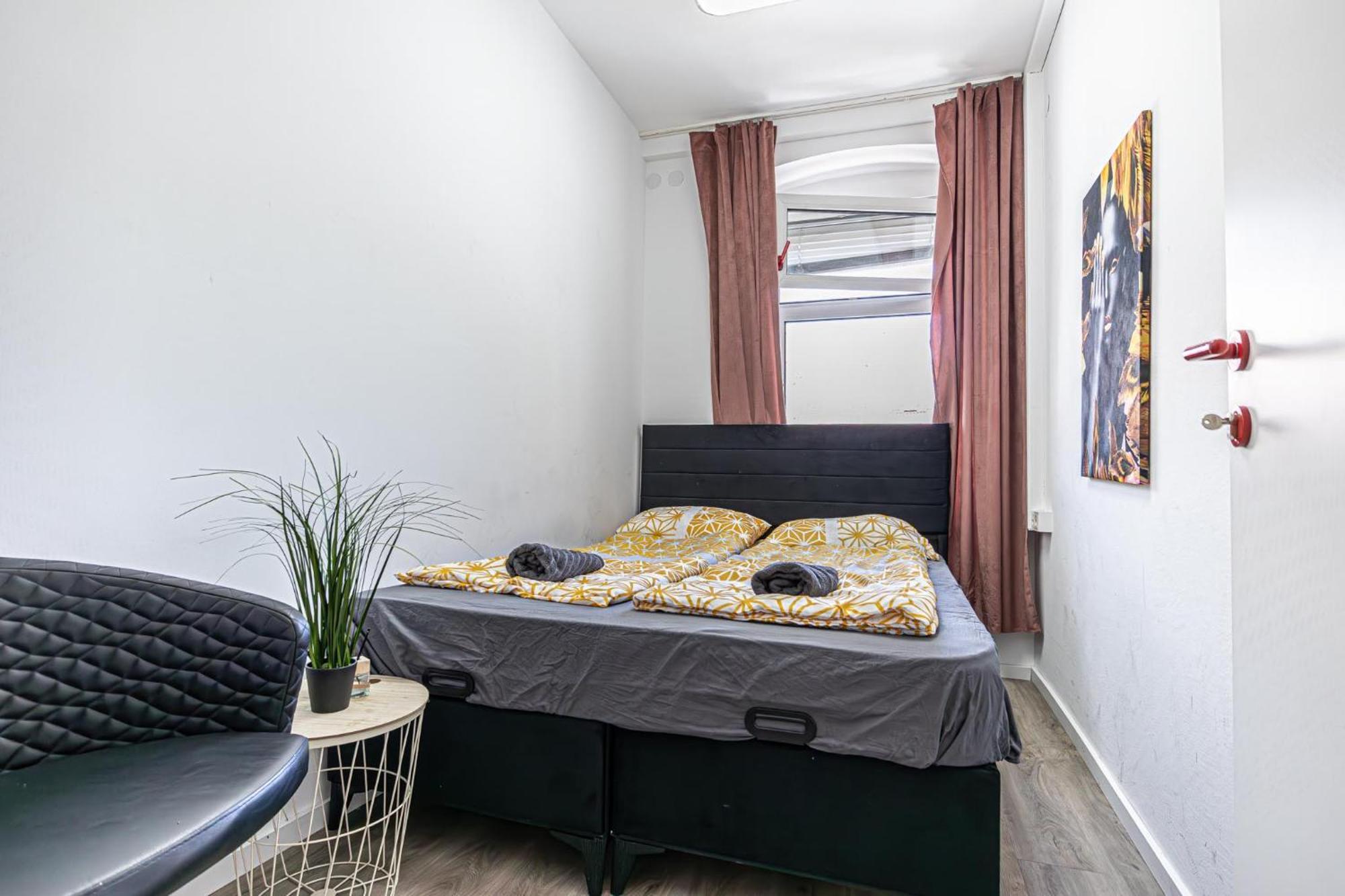 Near Schoenbrunn - Economy Rooms In Shared Apartment At Meidling Train Station Вена Экстерьер фото