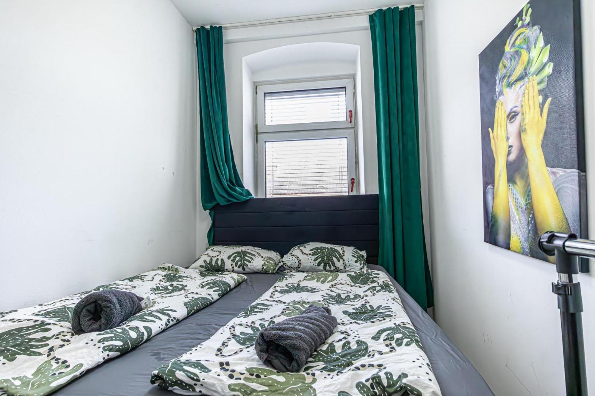 Near Schoenbrunn - Economy Rooms In Shared Apartment At Meidling Train Station Вена Экстерьер фото