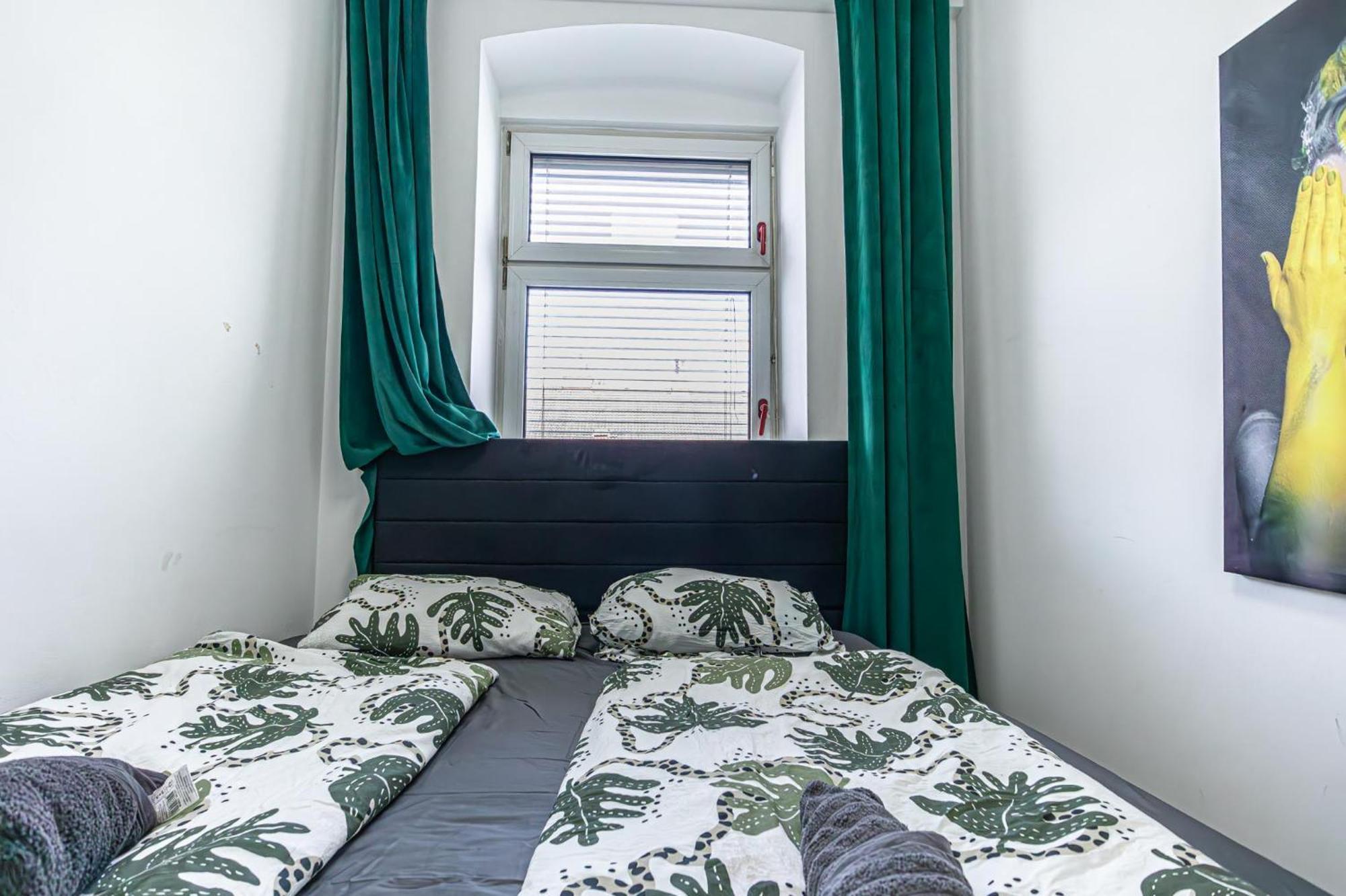 Near Schoenbrunn - Economy Rooms In Shared Apartment At Meidling Train Station Вена Экстерьер фото