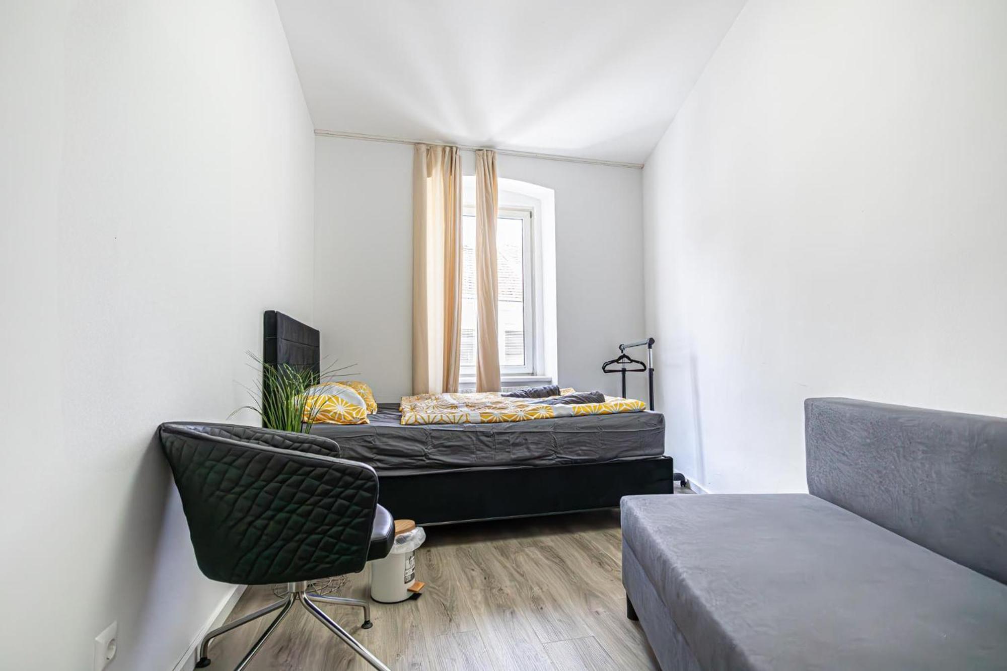 Near Schoenbrunn - Economy Rooms In Shared Apartment At Meidling Train Station Вена Экстерьер фото
