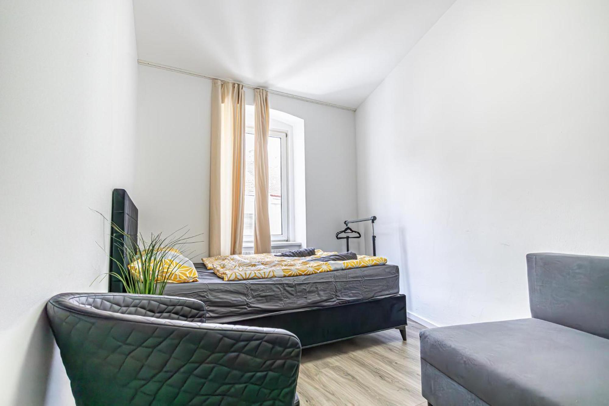 Near Schoenbrunn - Economy Rooms In Shared Apartment At Meidling Train Station Вена Экстерьер фото