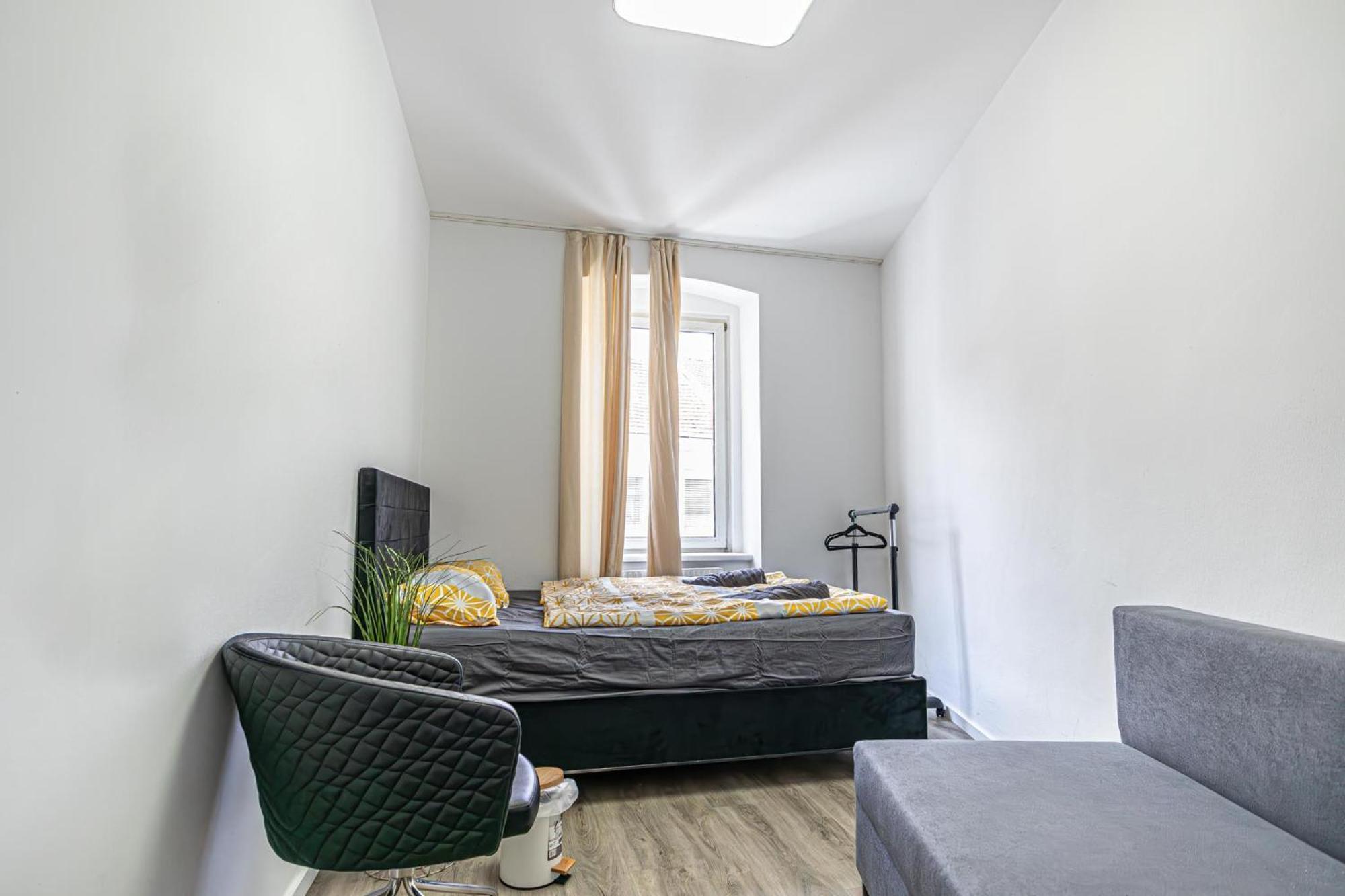 Near Schoenbrunn - Economy Rooms In Shared Apartment At Meidling Train Station Вена Экстерьер фото