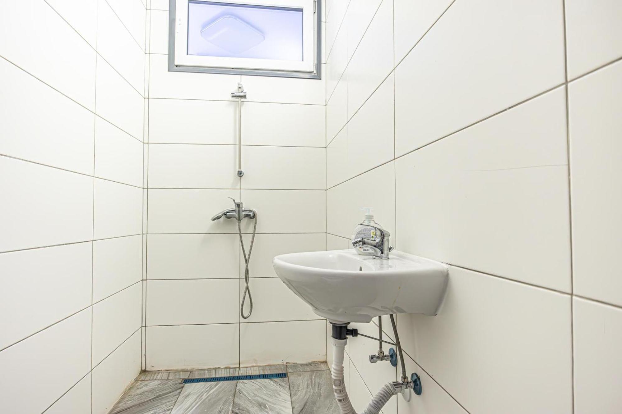 Near Schoenbrunn - Economy Rooms In Shared Apartment At Meidling Train Station Вена Экстерьер фото