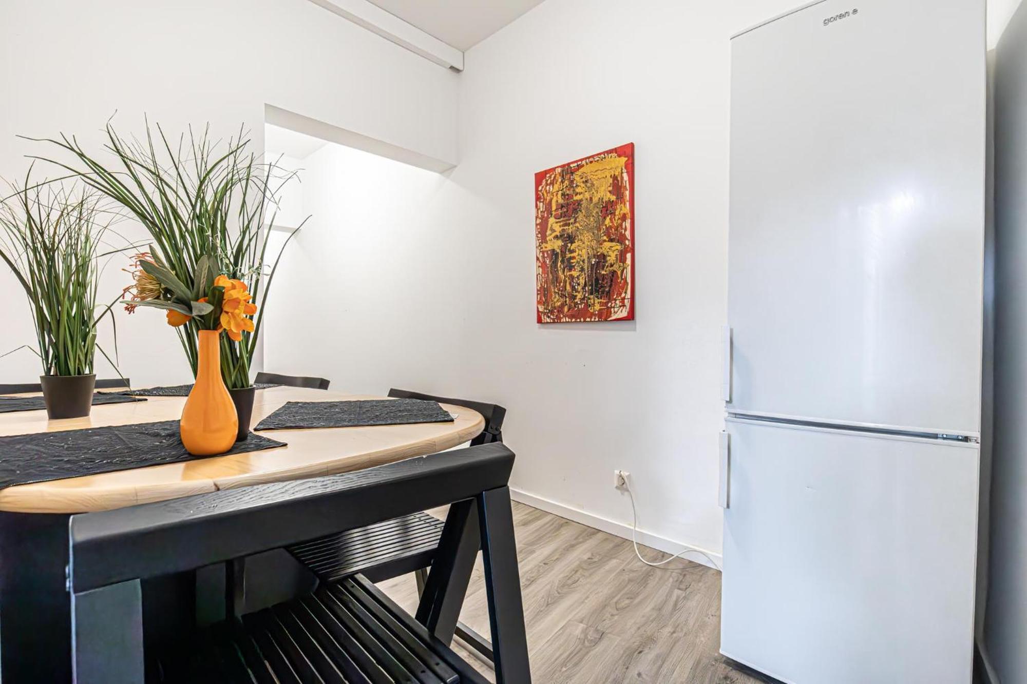 Near Schoenbrunn - Economy Rooms In Shared Apartment At Meidling Train Station Вена Экстерьер фото